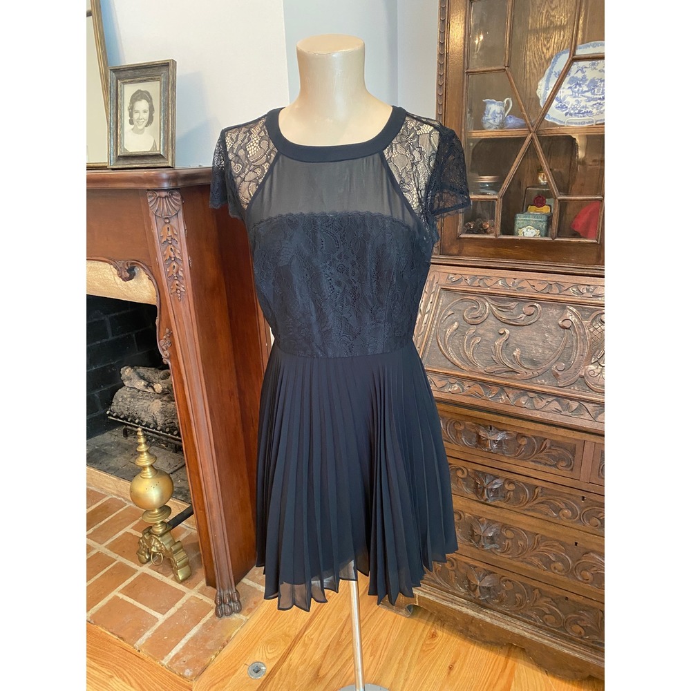 Black Lace‎ Illusion Neck Pleated Skirt Cocktail Dress Short Sleeve Mini